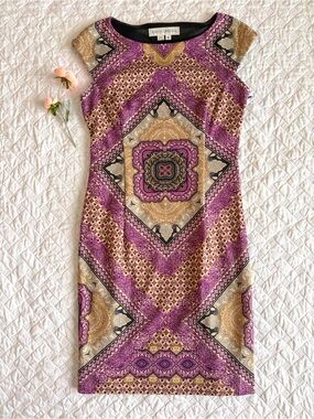 Maggy London Size 6 Purple Gold Medallion Cap Sleeve Sheath Dress